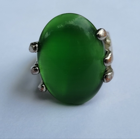 Vintage and handmade silver ring with a huge green stone size 8 - Picture 2 of 4